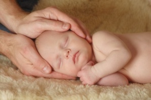 Hand auflegen Baby